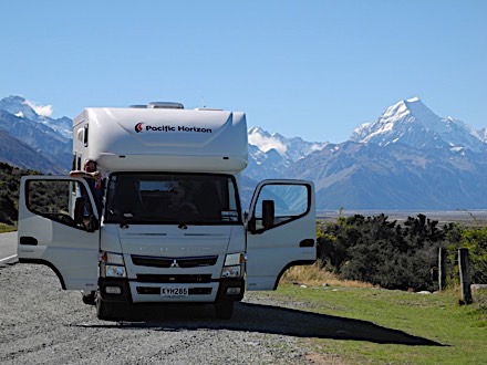 Pacific Horizon 4 Berth Fuso Motorhome image 2340