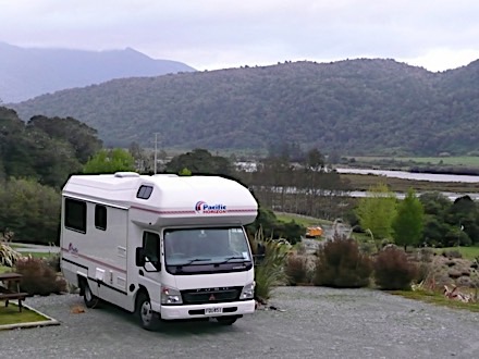 Pacific Horizon 4 Berth Fuso Motorhome image 2340