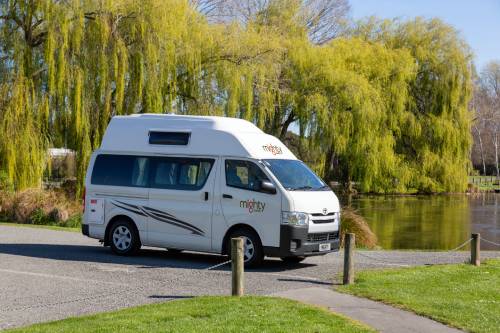 4 Berth DeLite image 2420