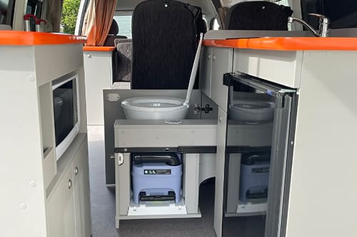 Travellers Autobarn HI5 image 2420